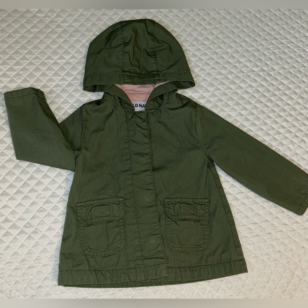 EUC Old Navy Lightweight Army Green Girl’s Jacket Size 18-24 months Hood Pockets